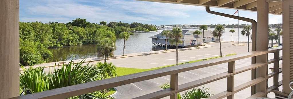 Cove Inn On Naples Bay Exterior foto