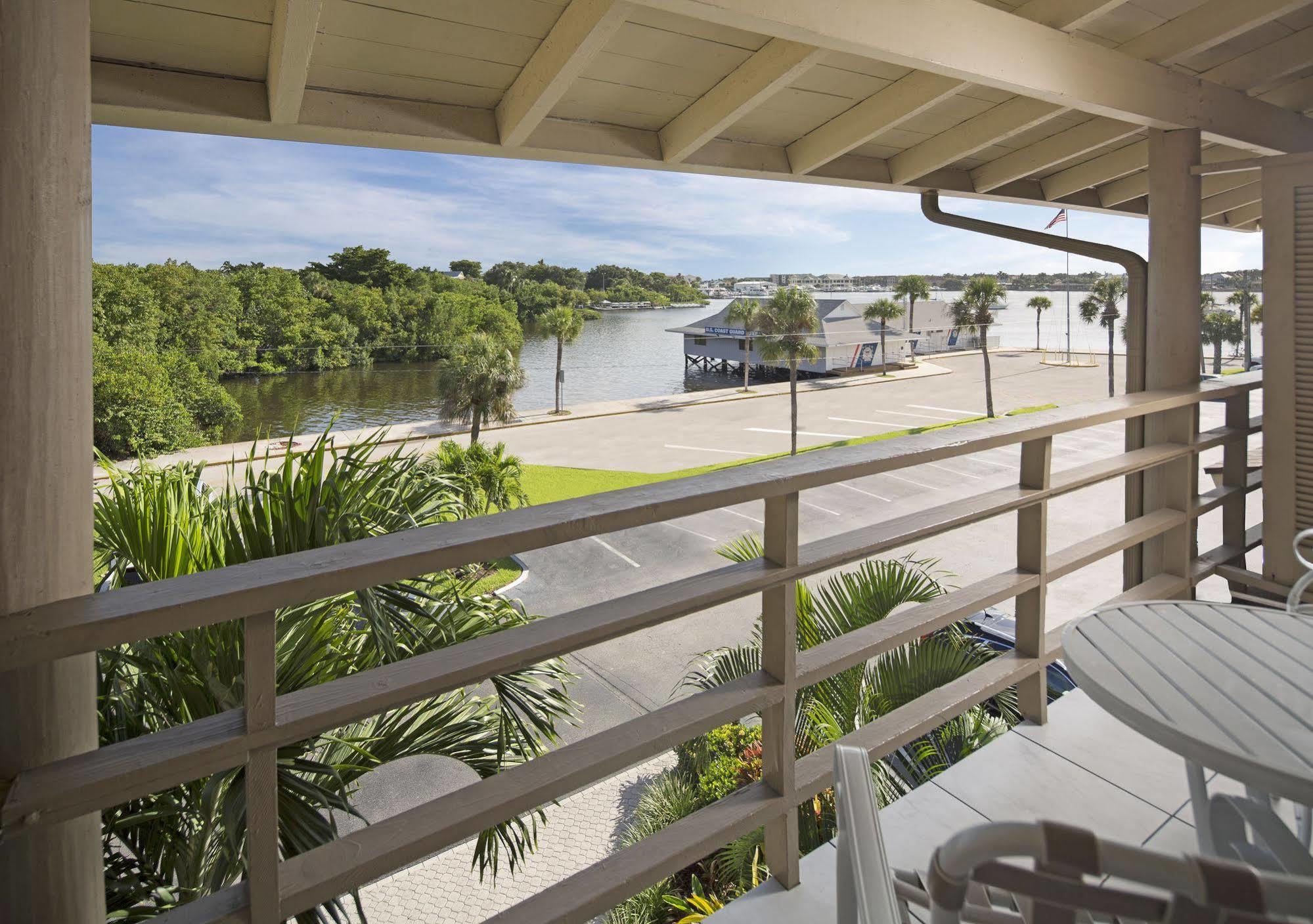 Cove Inn On Naples Bay Exterior foto