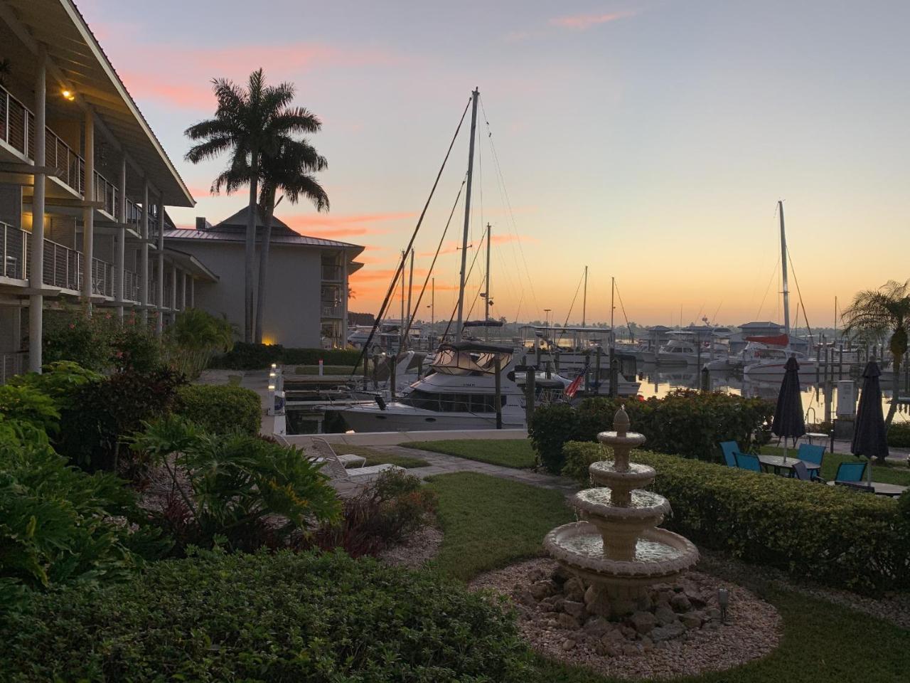 Cove Inn On Naples Bay Exterior foto